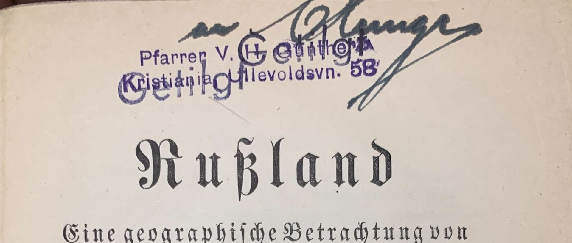 Titelblatt des Buchs „Rußland“ von Alfred Hettner aus dem Jahr 1916, auf dem sich unterschiedliche Stempel und Autogramme finden. Signatur XC 0469 im Bestand der UB Mannheim.